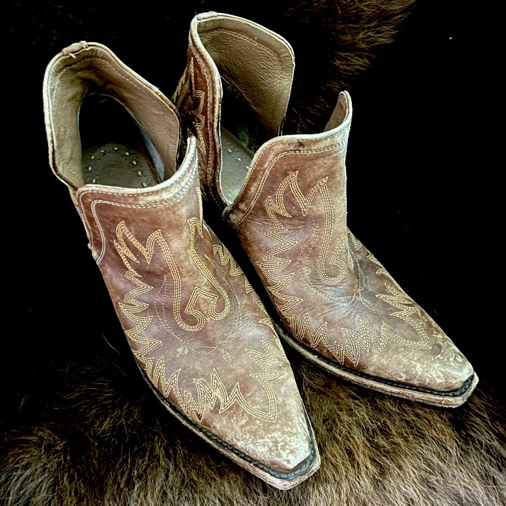 Ariat Dixon Distressed Western Booties women’s size 11